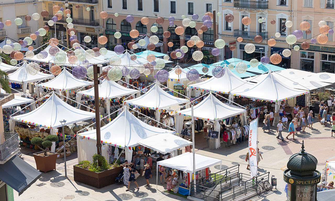 La Braderie Des Commer 231 Ants Se Poursuit Jusqu 224 Ce Dimanche Soir 224 Bandol