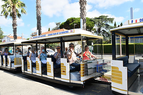 les résidents sont dans le petit train
