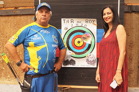 La nouvelle adjointe déléguée au sport, Hafida Rami, en compagnie de Francesco Santoro, président des archers raphaëlois .