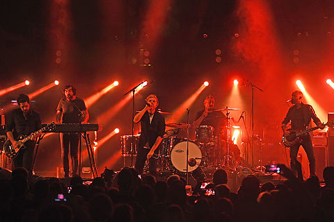 Kyo en concert sur la scène de l'Agora du Palais des congrès.