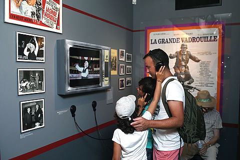 unefamille au musée