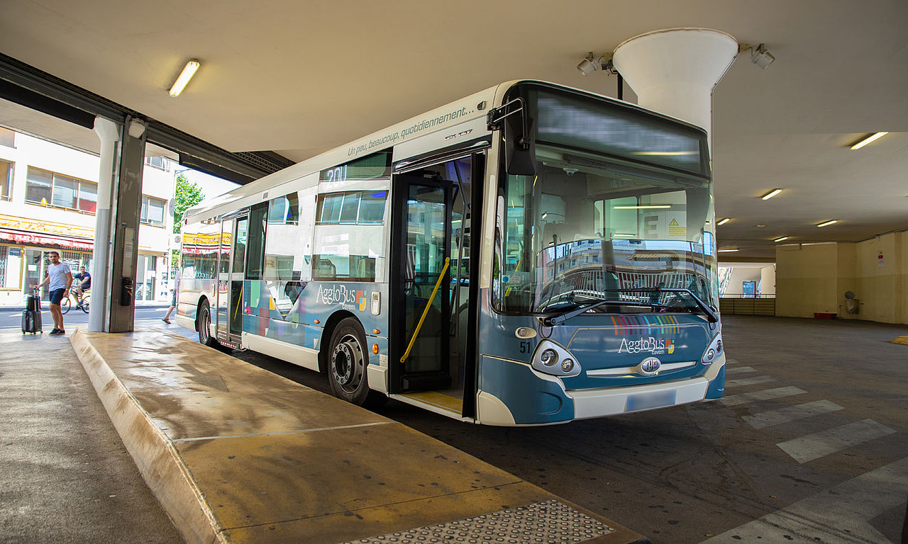 Deux nouvelles lignes de transport voient le jour et… la nuit à SaintRaphaël ! Ville de Saint Deux nouvelles lignes de transport voient le jour et… la nuit à SaintRaphaël ! Ville de Saint