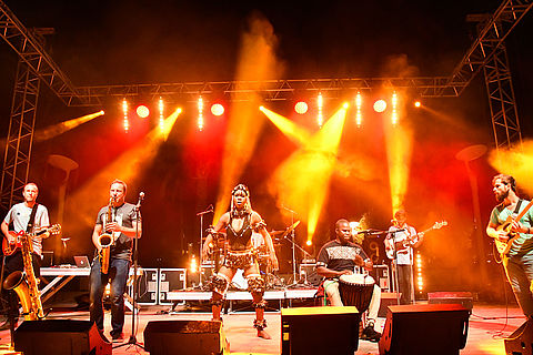 Le groupe Anga Tafé sur la scène du jardin Bonapartedans le cadre de festival Afric'Arts.