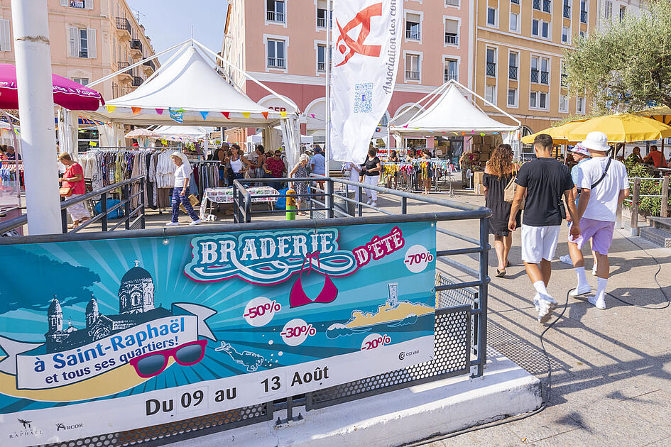 La Grande braderie de l’été a démarré ! Ville de SaintRaphaël La Grande braderie de l’été a démarré ! Ville de SaintRaphaël